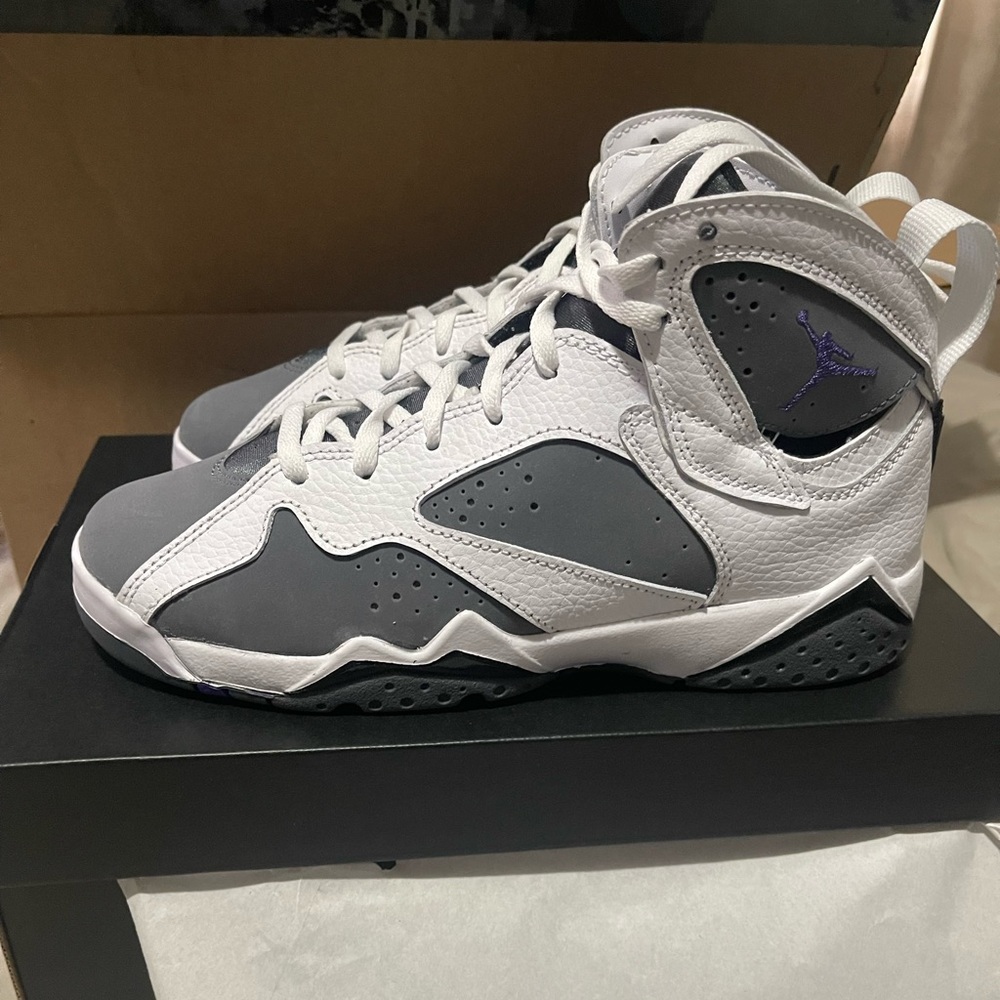 Jordan Flint 7, size 5.5 youth